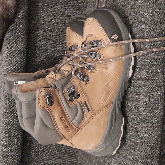 Hiking boots - Picture 3 of 5